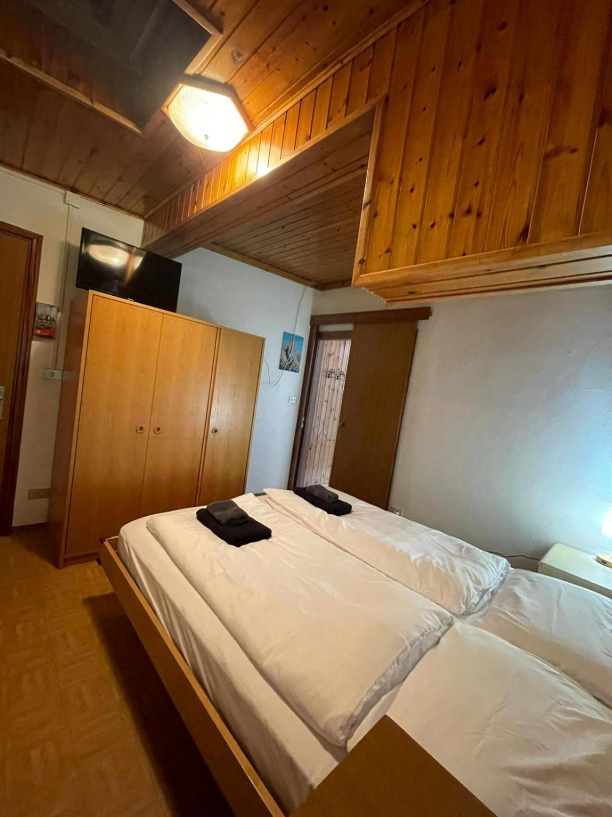 Picchio Rosso - Stanza Privata Con Bagno In Val Di Fassa Hotell Pera Eksteriør bilde
