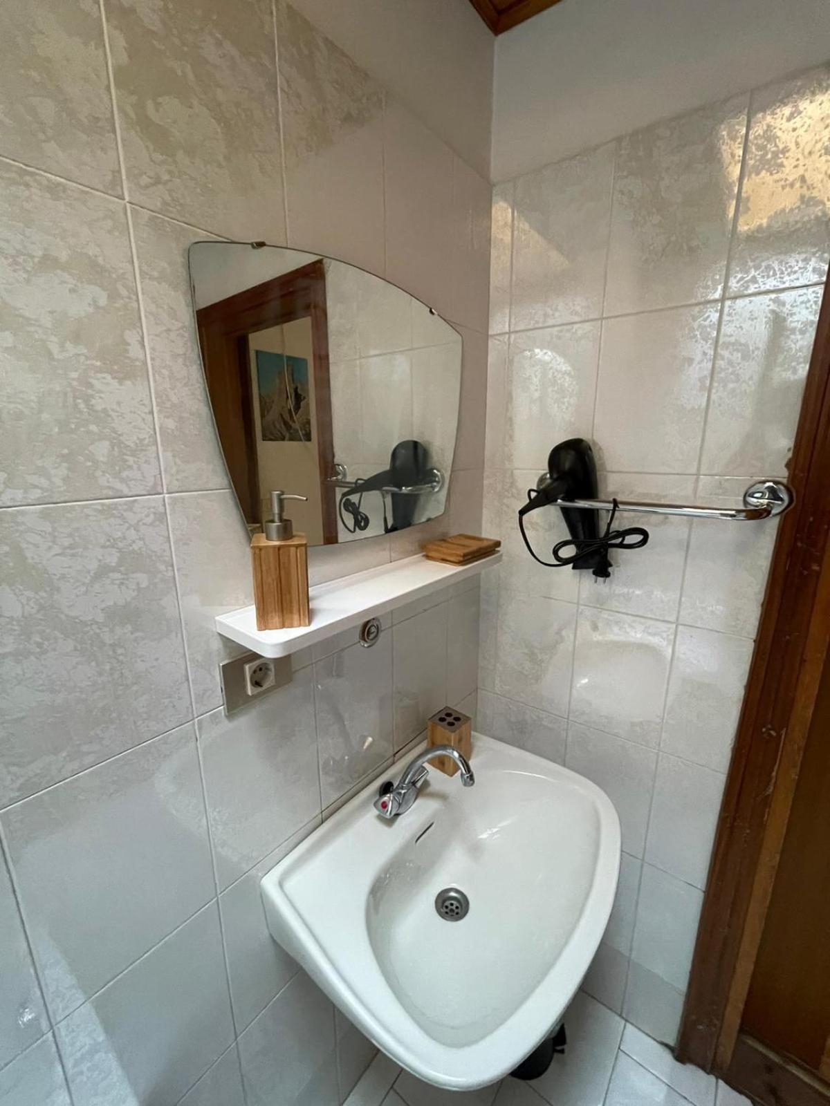 Picchio Rosso - Stanza Privata Con Bagno In Val Di Fassa Hotell Pera Eksteriør bilde