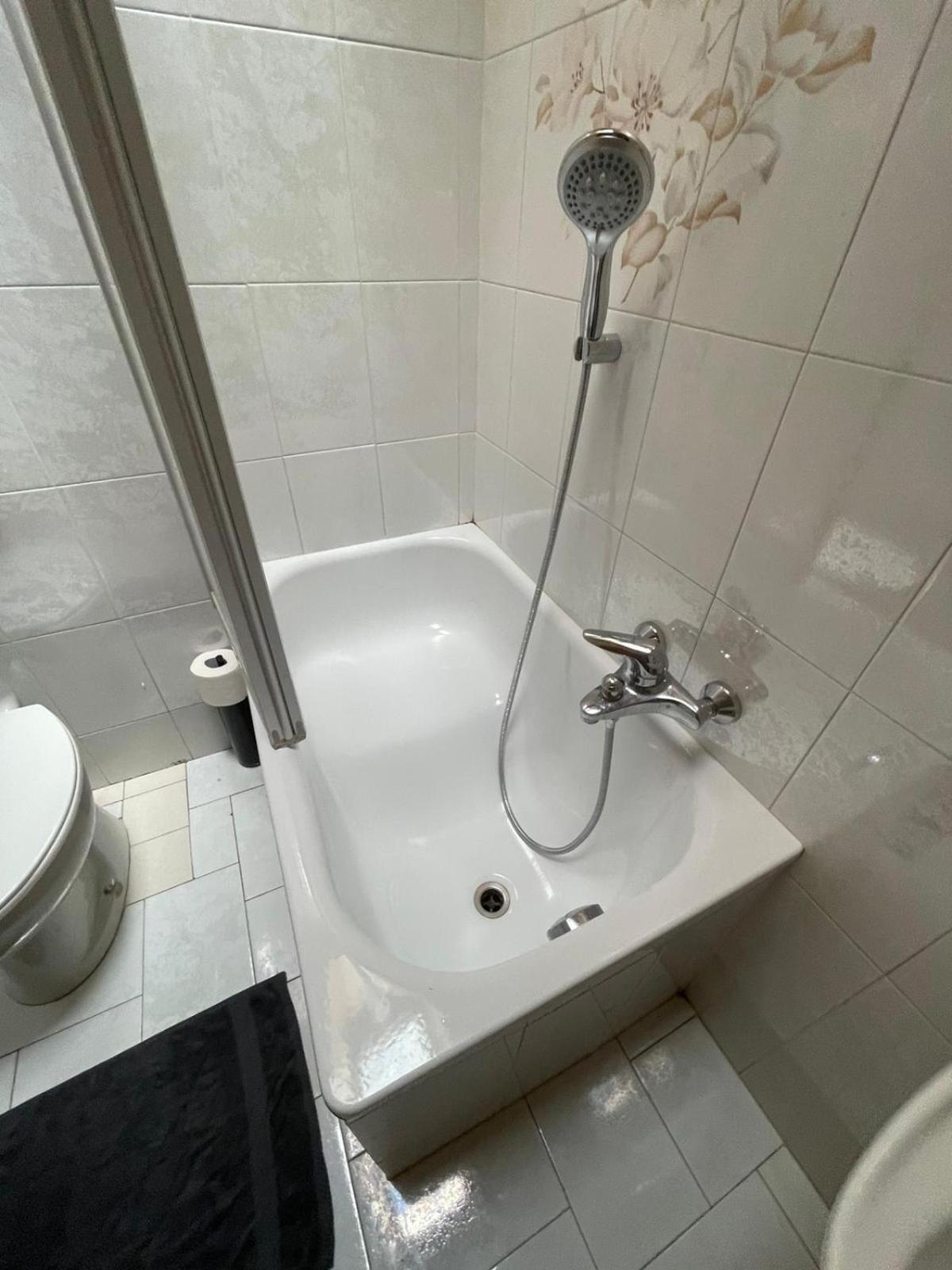 Picchio Rosso - Stanza Privata Con Bagno In Val Di Fassa Hotell Pera Eksteriør bilde